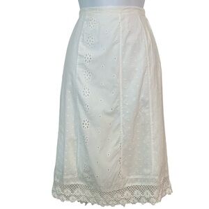 NEW YORK & Co Elegant White Lace Midi Skirt w/ Crotchet Lace Hem Sz 2